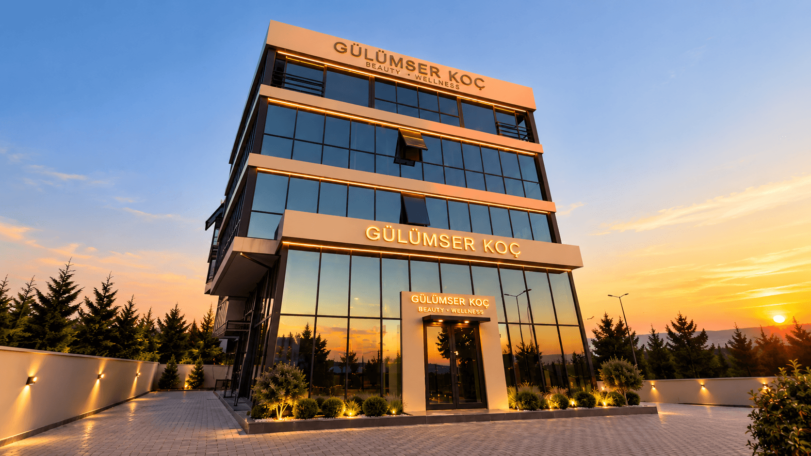 Gülümser Koç Beauty & Wellness'ın Balat, Bursa'daki beş katlı plazası, gün batımında altın ışıklarıyla