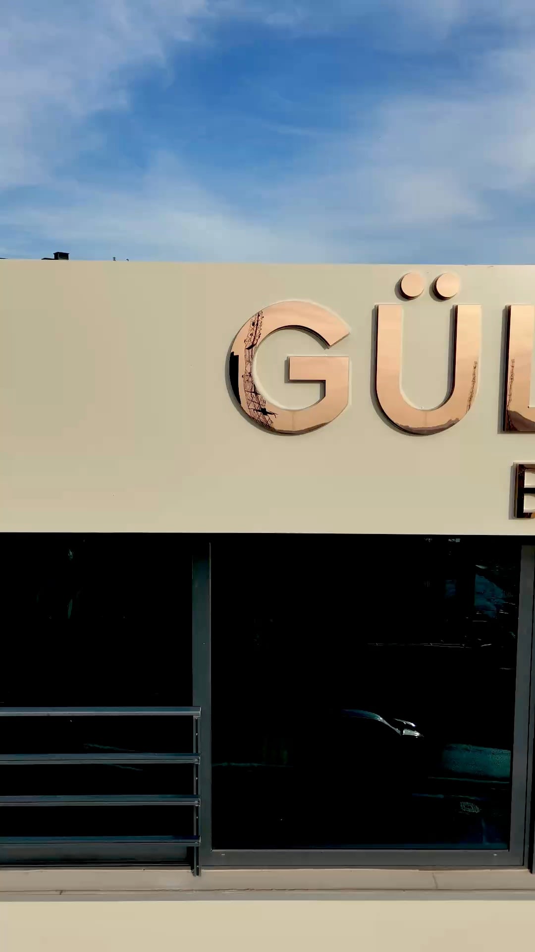 Gülümser Koç Beauty & Wellness'ın Balat, Bursa'daki beş katlı binası, havadan çekim